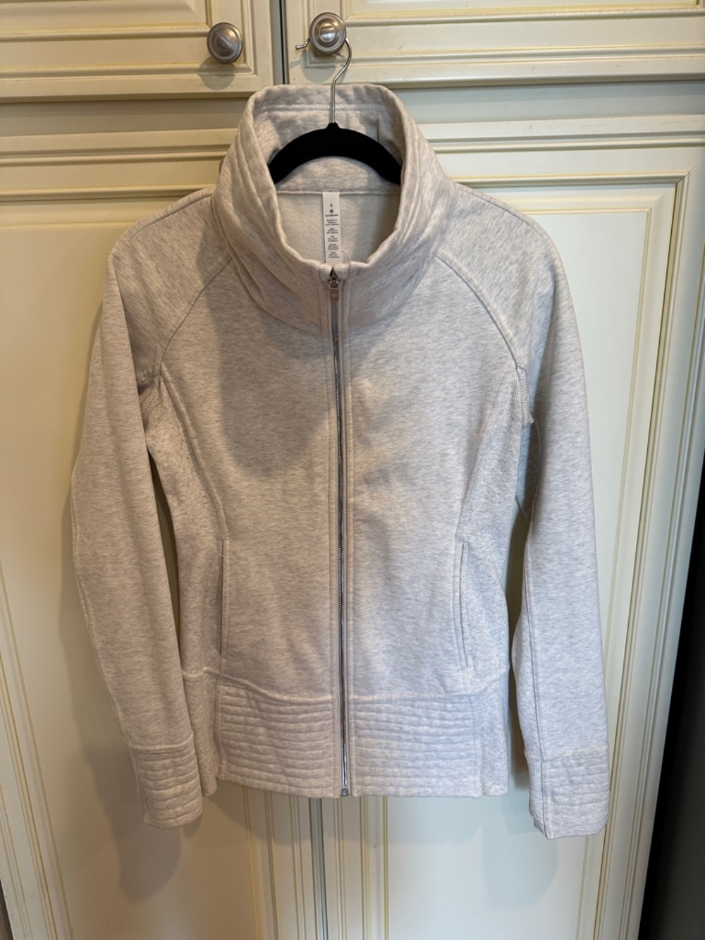 Lululemon Radiant Jacket II
Heathered Light Ivory